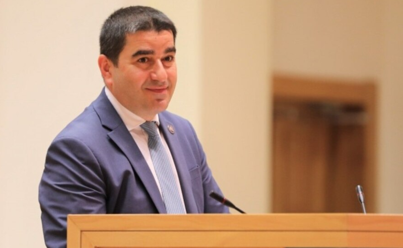 შალვა პაპუაშვილი ამბობს, რომ პარლამენტის პირველ სხდომაზე ელჩები არ მიუწვევიათ 