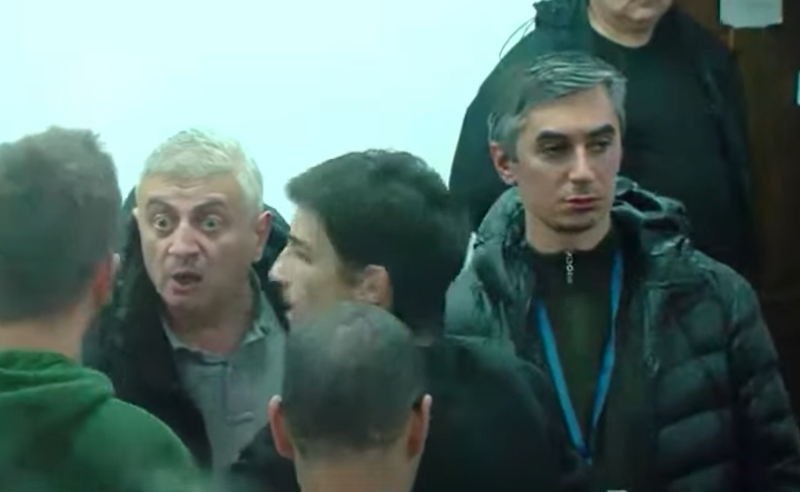 ხმაური თსუ-ში - უნივერსიტეტიდან პროტესტის მონაწილე სტუდენტებს აძევებენ