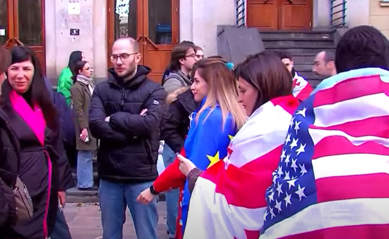 "არა გაყალბებულ არჩევნებს" - ილიაუნთან პროფესორ-მასწავლებლები და სტუდენტები იკრიბებიან