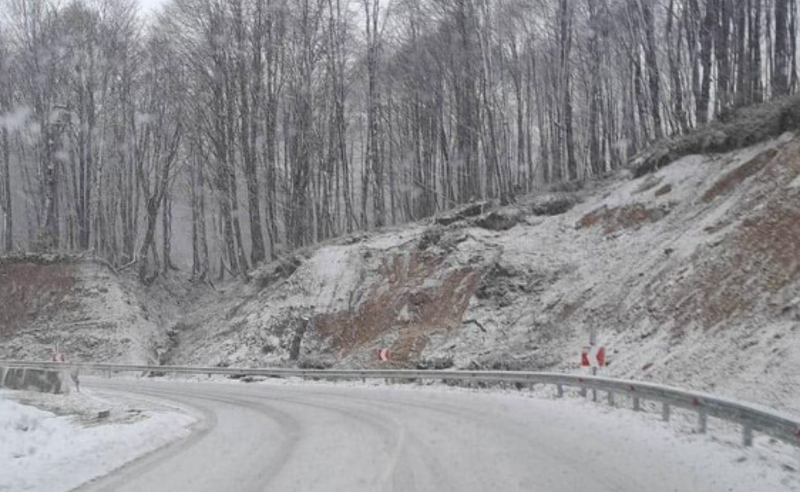 Əlverişsiz hava şəraiti ilə əlaqədar bəzi yollarda müxtəlif məhdudiyyətlər tətbiq olunub