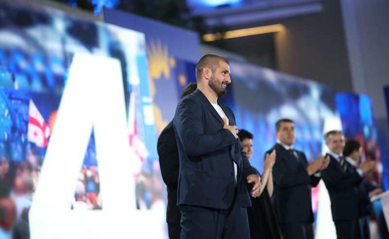 გენო პეტრიაშვილი ივანიშვილისთვის უმაღლესი ჯილდოს გადაცემას ითხოვს