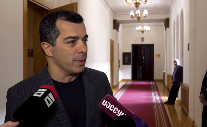 ბერაია ჟურნალისტებს ჰპირდება, რომ ყველა იმ პრეზიდენტის სიას გაუგზავნის, ვისაც დიპლომი არ ჰქონია 