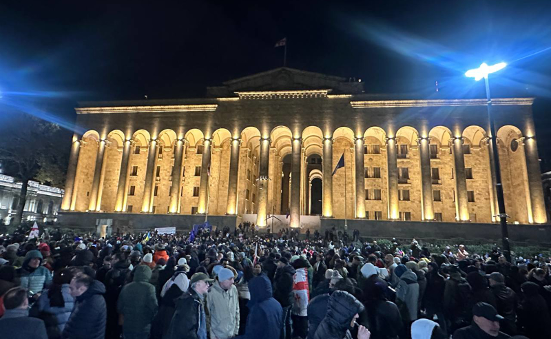 აქციის მონაწილეებმა რუსთაველის გამზირი გადაკეტეს