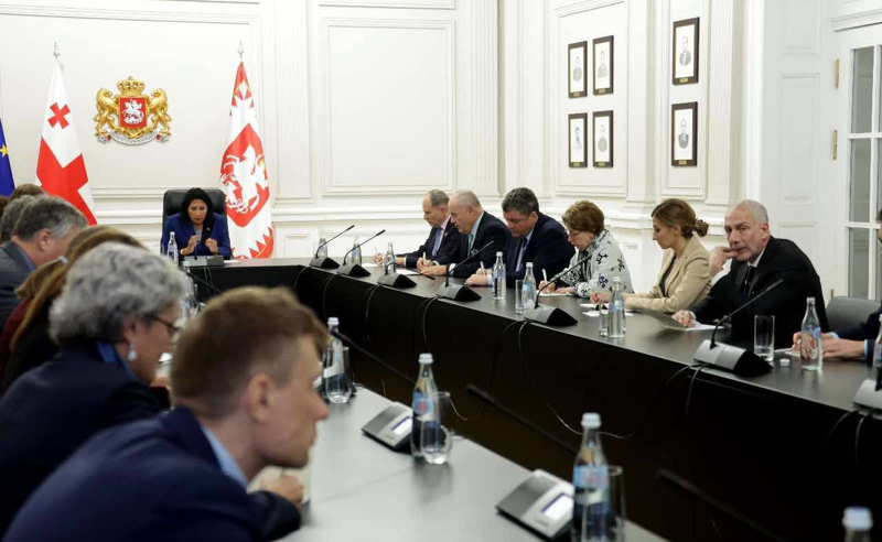 დიპლომატიურ კორპუსს ვთხოვე, ახლავე მიიღონ ის გადაწყვეტილება, რაც ამდენ ხანს იყო მისაღები - პრეზიდენტი