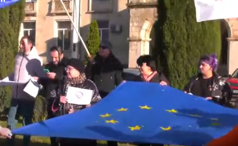 ''ჩვენ ვირჩევთ ევროპას''- გორში საპროტესტო აქცია მიმდინარეობს