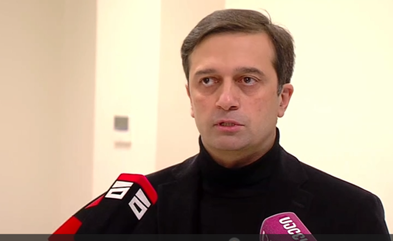 პრეზიდენტთან შეხვედრიდან გამოსულ სახალხო დამცველს ხალხი პროტესტით შეხვდა 