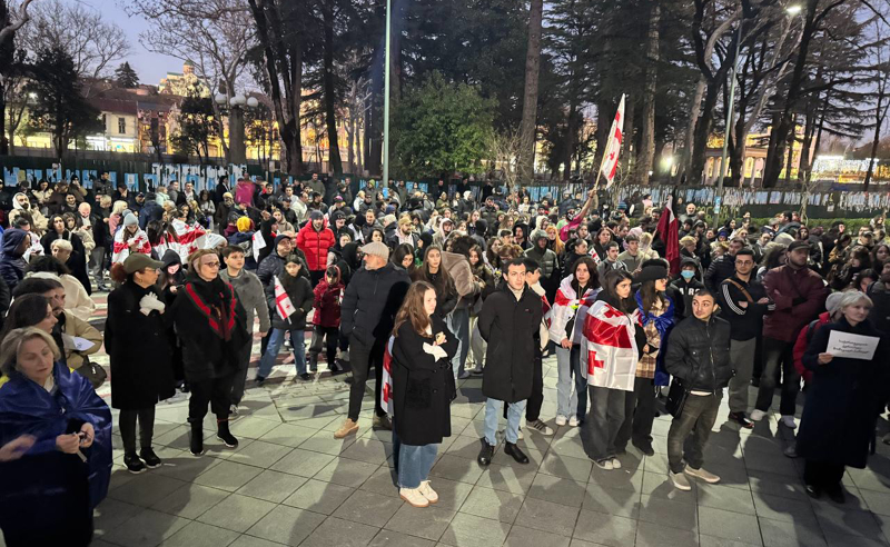 ქუთაისის მერიასთან საპროტესტო აქცია მიმდინარეობს