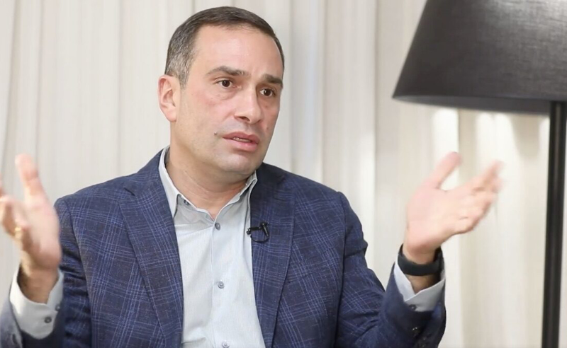 ირაკლი ალასანია "ოცნების" მიერ ევროინტეგრაციის შეჩერებას აკრიტიკებს და ღია წერილს აქვეყნებს