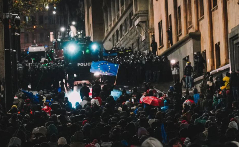 აქციებზე სისხლის სამართლის კოდექსით დაკავებულ 17 და 21 წლის პირებს 7 წლამდე პატიმრობა ემუქრებათ