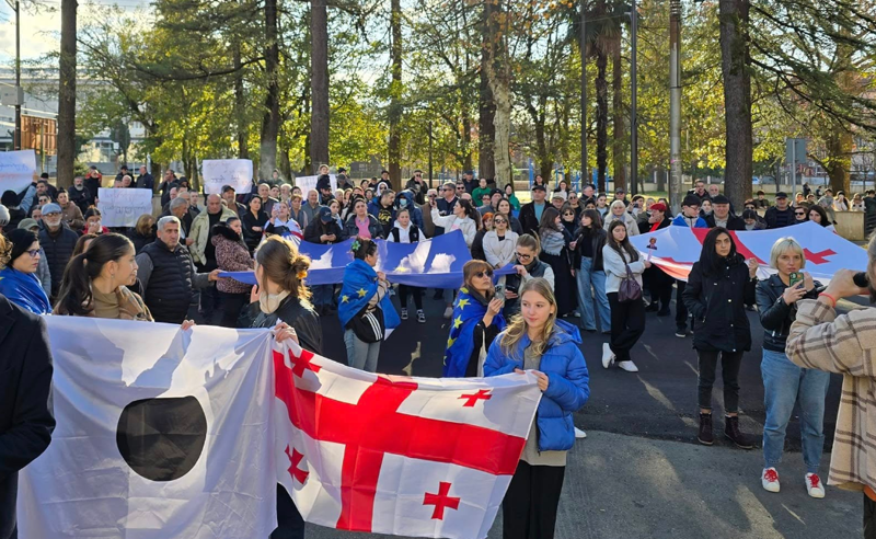 ოზურგეთში, ახალგაზრდების ორგანიზებით მორიგი საპროტესტო აქცია გაიმართა