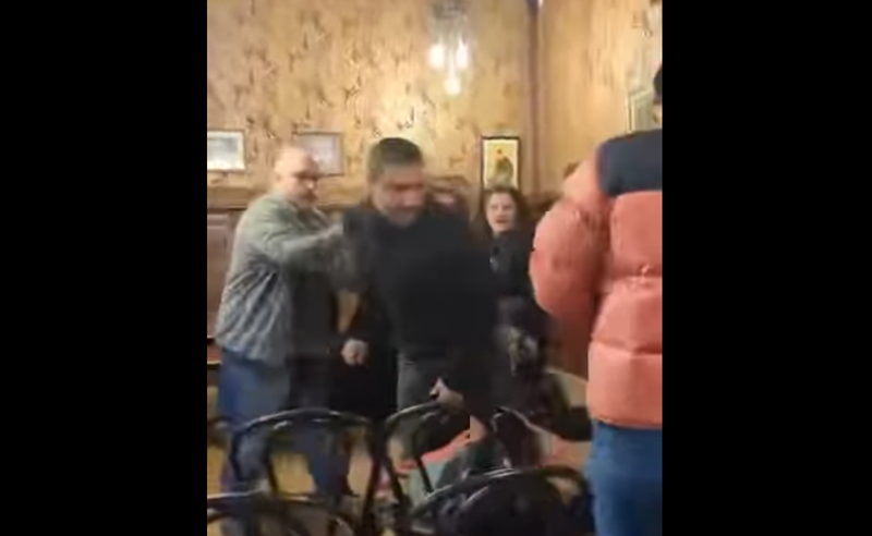 "მწერალთა სახლში" მწერლებს სცემენ - ანგარიშსწორებაში ქეთი დუმბაძის შვილი ფიგურირებს (ვიდეო)