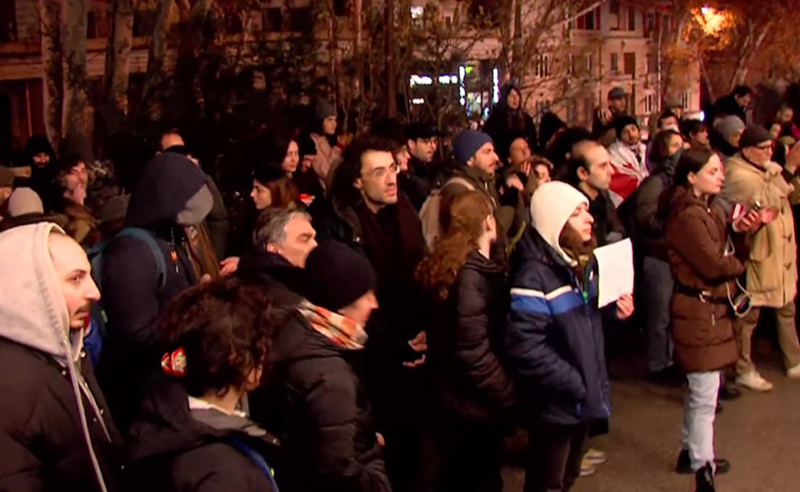 "დაგვითმეთ ეთერი" - საზმაუსთან პროტესტს ხელოვანებიც შეურთდნენ 
