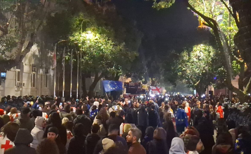პროტესტი ბათუმში - მოქალაქეებმა საქართველოს ჰიმნი შეასრულეს