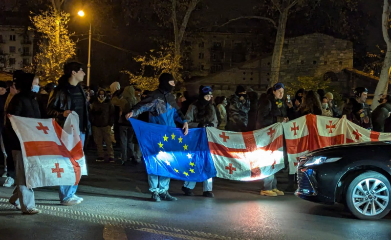 საპროტესტო აქციის მონაწილეებმა მარჯვენა სანაპირო გადაკეტეს