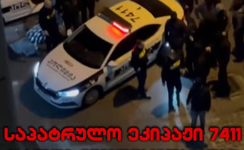 დადასტურებულია: პატრული უმოქმედოდ უყურებდა როგორ უსწორდებოდნენ ტიტუშკები "ტვ პირველის" ჯგუფს