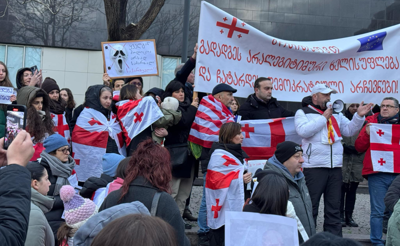 დიუსელდორფში ქართველმა ემიგრანტებმა აქცია გამართეს