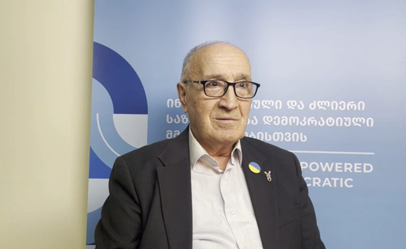"შევარდნაძემ არ დაღვარა სისხლი და მშვიდობიანად დათმო ძალაუფლება. აბა, შენ თუ გეყოფა ჭკუა, "ბორინკა"?- იმნაძის მიმართვა ივანიშვილს