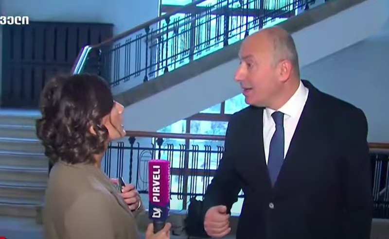 “პარლამენტში ყოფნის უფლება ვინ მოგცათ?“ - გურამ მაჭარაშვილი “ტვ პირველის“ ჟურნალისტს