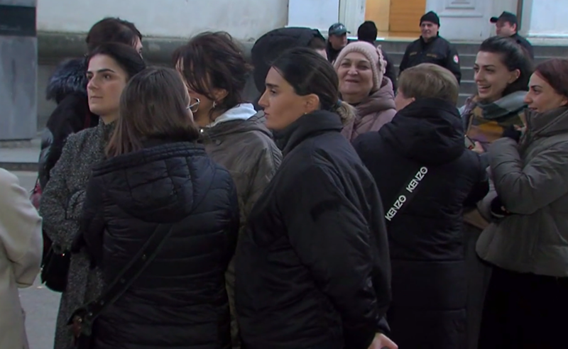 "ექიმებს, პროფესიული მოვალეობის შესრულების დროს იტაცებენ და აკავებენ" - თეთრხალათიანები აქციისთვის ემზადებიან 
