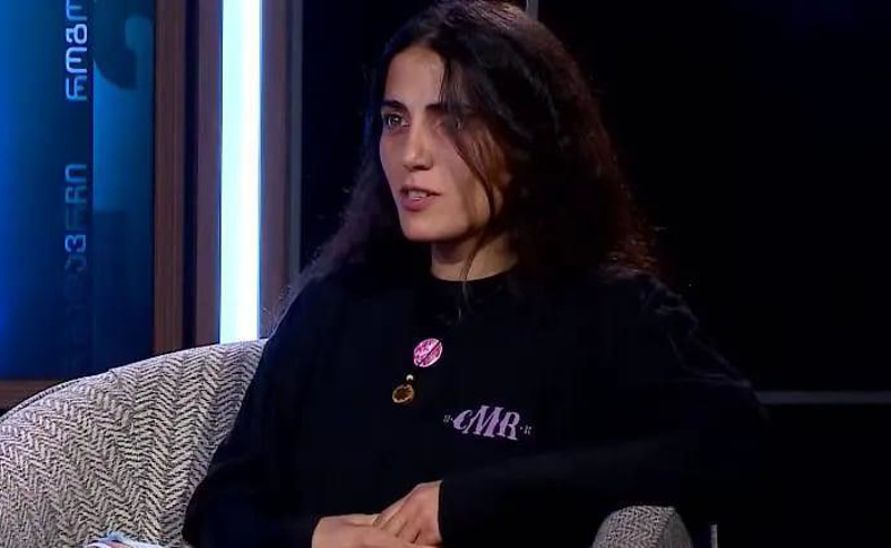 "გახარიას მინისტრობის დროს თვალი დავკარგე, მაგრამ აქციაზე მასთან ერთად მიწევს დგომა... რატომ არ შეუძლია რიგით მოქალაქეს პრინციპები დათმოს?!" - მაკო გომური