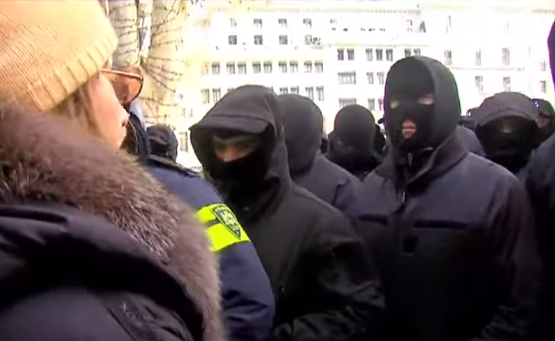 "ჩვენს შვილებს ნუ სცემთ" - დედების მიმართვა საპოლიციო ძალებს