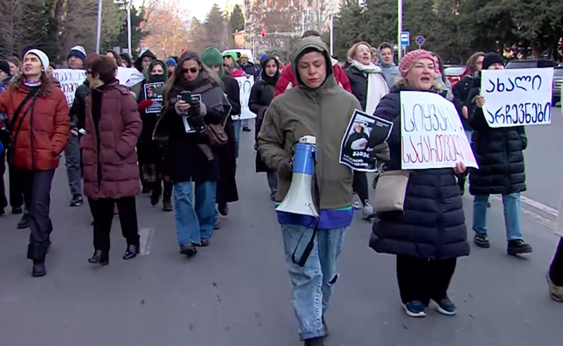თბილისში დილიდან პროტესტის ხმა ისმის- “საბურთალოს სამეზობლო“ ქუჩაში გამოვიდა