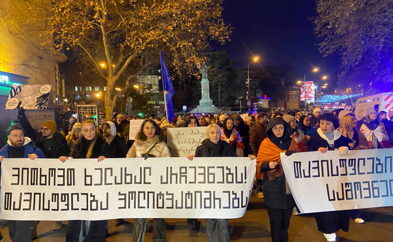 "დაინიშნოს ახალი არჩევნები, თავისუფლება პოლიტპატიმრებს" - ლიტერატურის სფეროს წარმომადგენლების მსვლელობა