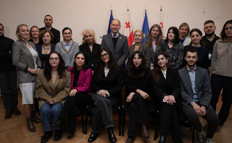 "ვერ წარმოვიდგენდი, რომ საქართველოსთვის კანდიდატის სტატუსის მინიჭების 1 წლისთავზე მედიის მიმართ ასეთი სასტიკი მოპყრობის თვითმხილველები ვიქნებოდით" - ჰერჩინსკი