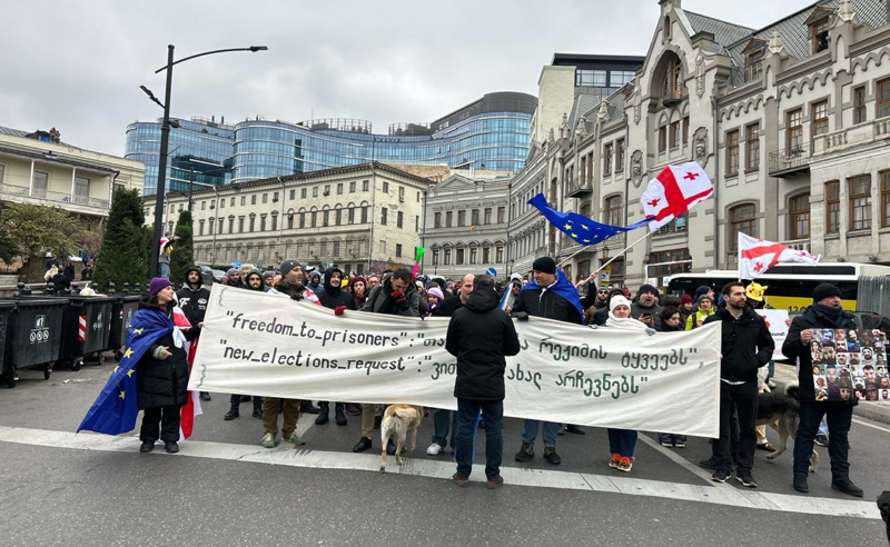 “არ დავიღლებით, რუსეთი არ იქნება, იქნება ევროპა“ - IT-ი სპეციალისტები საპროტესტო მსვლელობას მართავენ