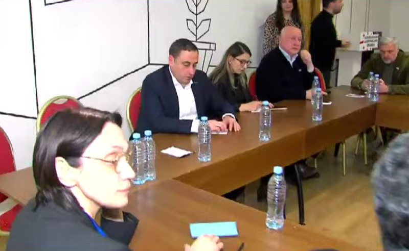თბილისში ოპოზიციის საგანგებო შეხვედრა იწყება - ადგილზე მივიდა პრეზიდენტის წარმომადგენელიც