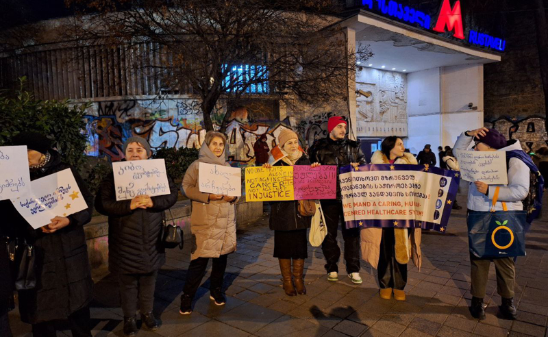 "ჩვენი სიცოცხლისთვის ევროპული მომავალი მნიშვნელოვანია" - მეტროსადგურ რუსთაველთან ონკოპაციენტები იკრიბებიან