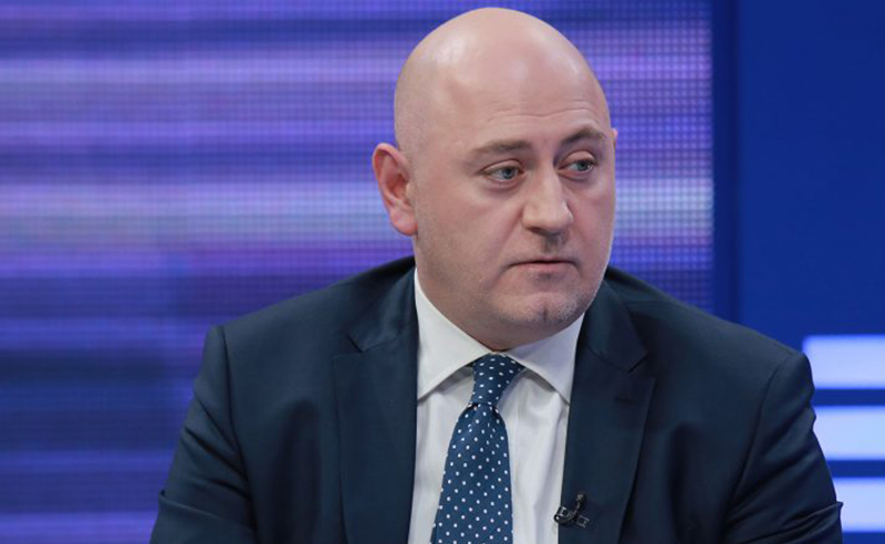 "ძირითადი თემა შექმნილი ვითარებაა, ქვეყანას დემოკრატიულ კალაპოტში დასაბრუნებლად გამოსავალი უნდა შევთავაზოთ" - ოპოზიციის შეხვედრა გრძელდება
