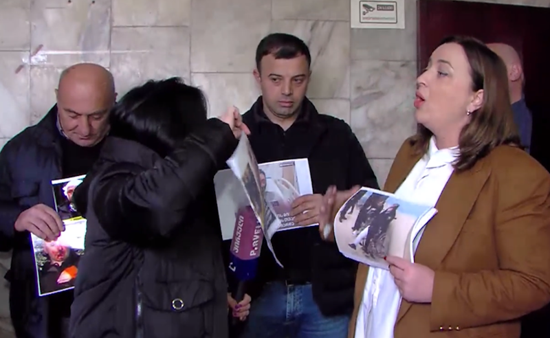 ოზურგეთის საკრებულოში "ოცნების" დეპუტატს შეეშალა და "ხარებას" ფოტო მიიტანა 