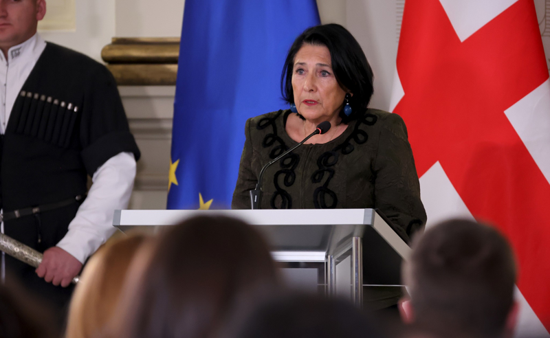 პრეზიდენტის პასუხის მოლოდინში - რას იზამს სალომე ზურაბიშვილი?