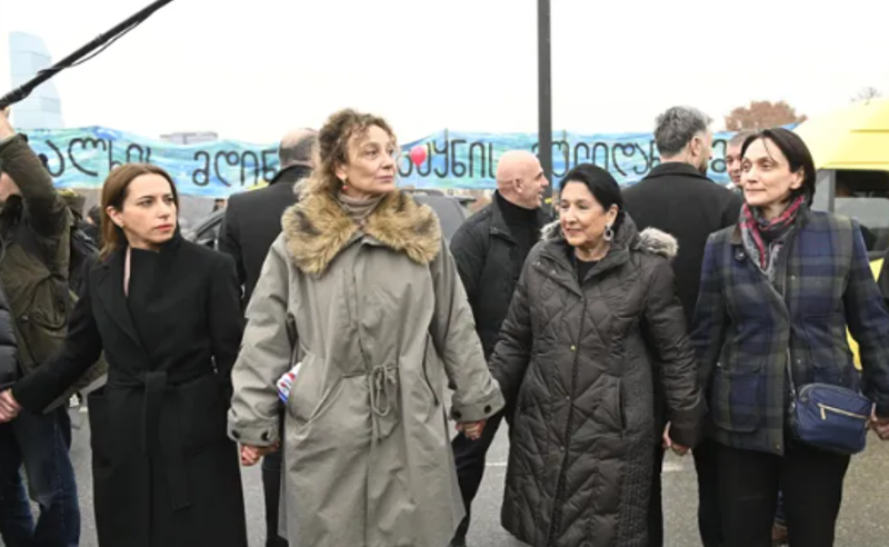 პრეზიდენტი ერთობის ჯაჭვში ჩადგა