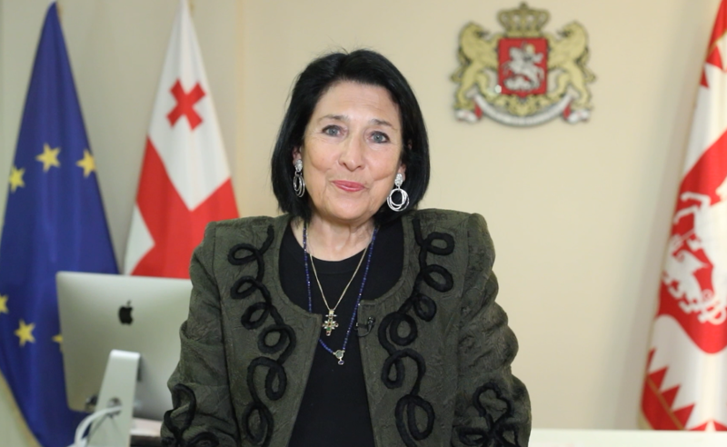 პრეზიდენტის მიმართვა ორბელიანის სასახლიდან: აქ ვარ, აქ ვიქნები, ღამესაც აქ ვატარებ
