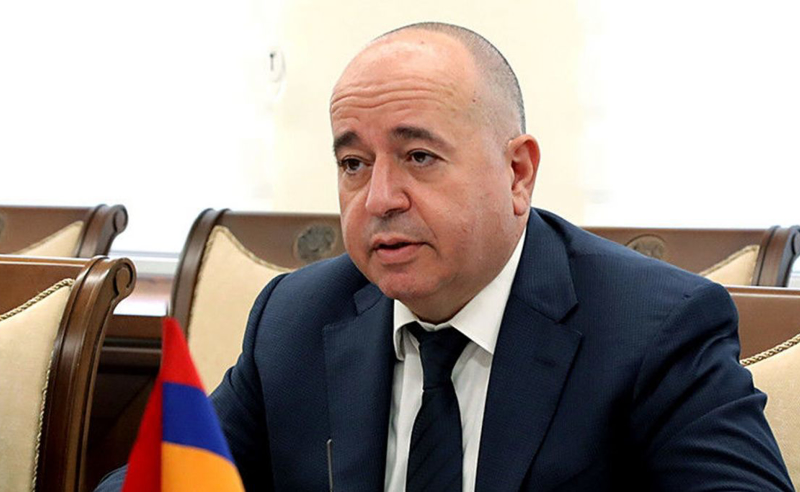 მოსკოვში სომხეთის ყოფილი თავდაცვის მინისტრი დააკავეს