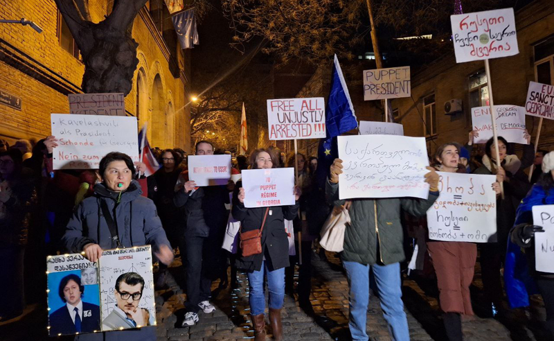 "ოცნებამ" არჩევნების უზურპაცია მოახდინა - ქვეყანაში დროებით დაბრუნებული ემიგრანტების პროტესტი