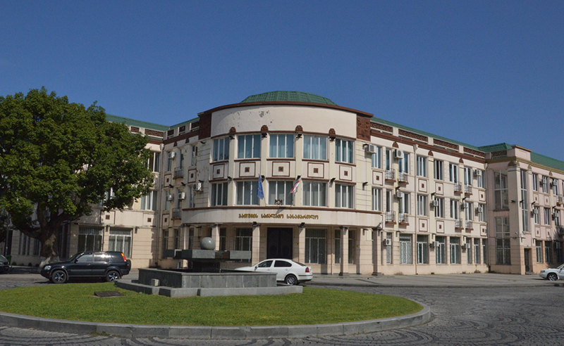 ბათუმის საქალაქო სასამართლოში ვაჟა დარჩია, აზა გაბუნია და ლევან გორგილაძე დაიბარეს