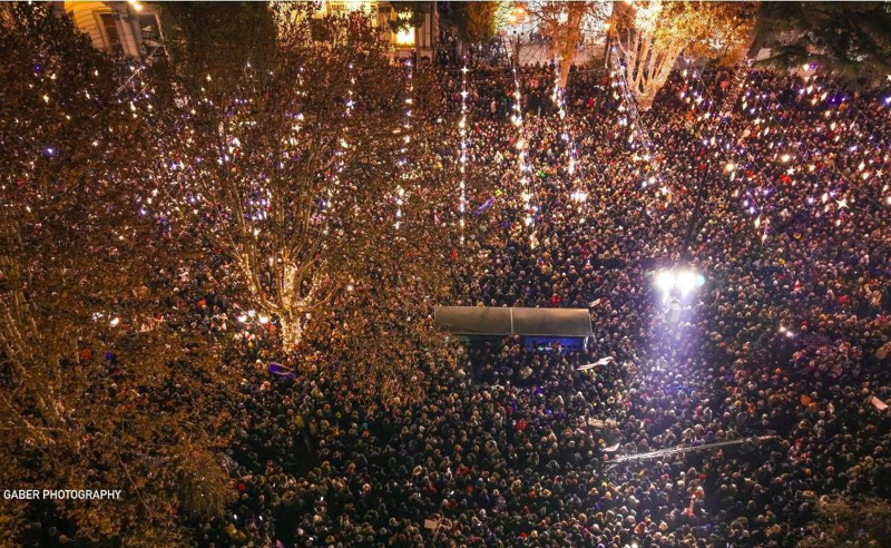 პროტესტის ახალი წელი ქვეყანაში - ხალხი რუსთაველის გამზირზე გადის