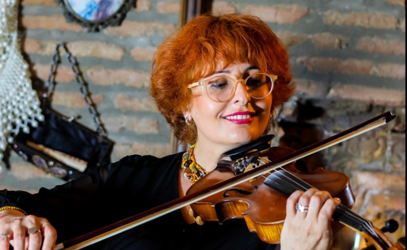 საპროტესტო აქციების მონაწილე მუსიკოსს თავს დაესხნენ