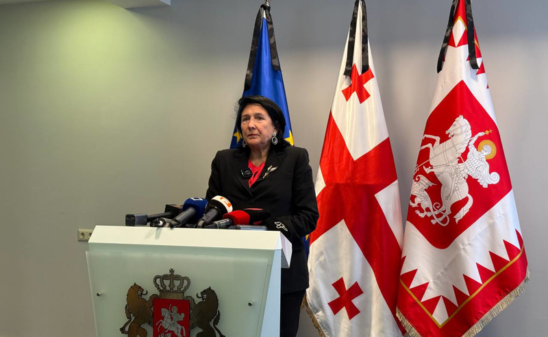 პრეზიდენტი: კონსტიტუცია ფეხქვეშ არის გათელილი, სასამართლო აღარ არსებობს, გვყავს დე ფაქტო ხელისუფლება 