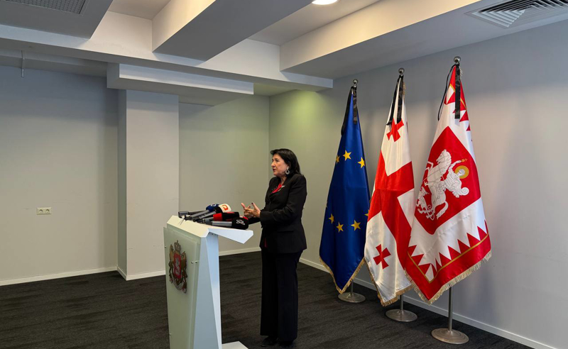 "არავინ იცის, რა დევს მანქანებში, რომლებიც რუსეთში გადის" - ზურაბიშვილი "ოცნებას" სანქციების გვერდის ავლაში ადანაშაულებს