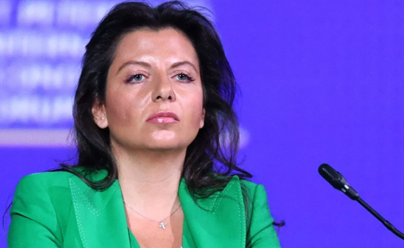 რუსი პროპაგანდისტი, მარგარიტა სიმონიანის ქმარი კომაშია
