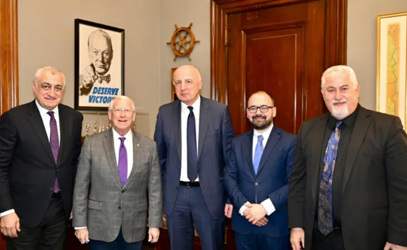 ივანიშვილისთვის სიურპრიზებს უნდა ველოდოთ - "ძლიერი საქართველოს" ლიდერები როჯერ ვიკერს შეხვდნენ