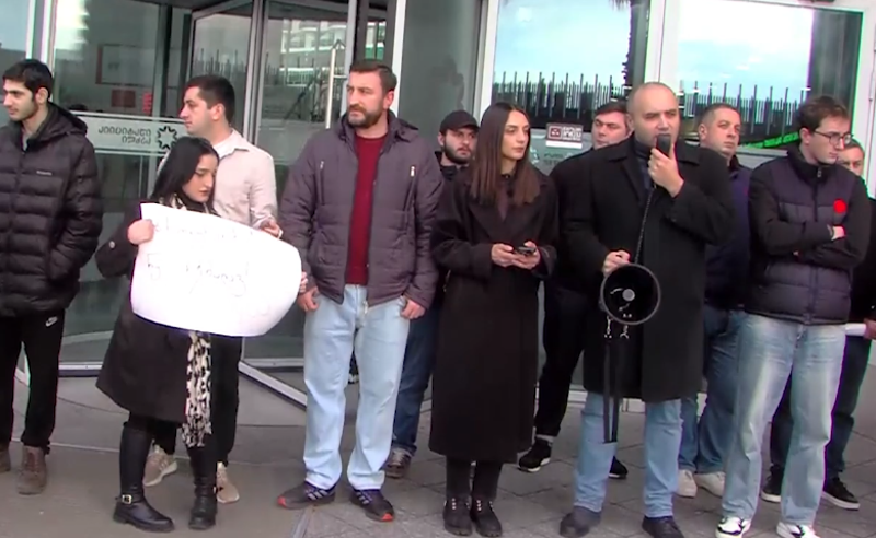 "გახარია საქართველოსთვის" წევრები ბათუმში, იუსტიციის სახლთან აქციას მართავენ
