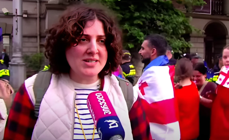 შუშანა მაცაბერიძე ასახელებს იმ პოლიციელის ვინაობას, რომელიც, მისი თქმით, მანქანაში დაემუქრა 