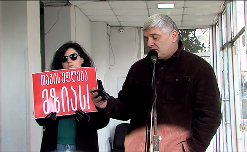 შიმშილობის მე-18 დღე - საზმაუსთან მზია ამაღლობელის მხარდასაჭერი აქცია ამ დრომდე იმართება 