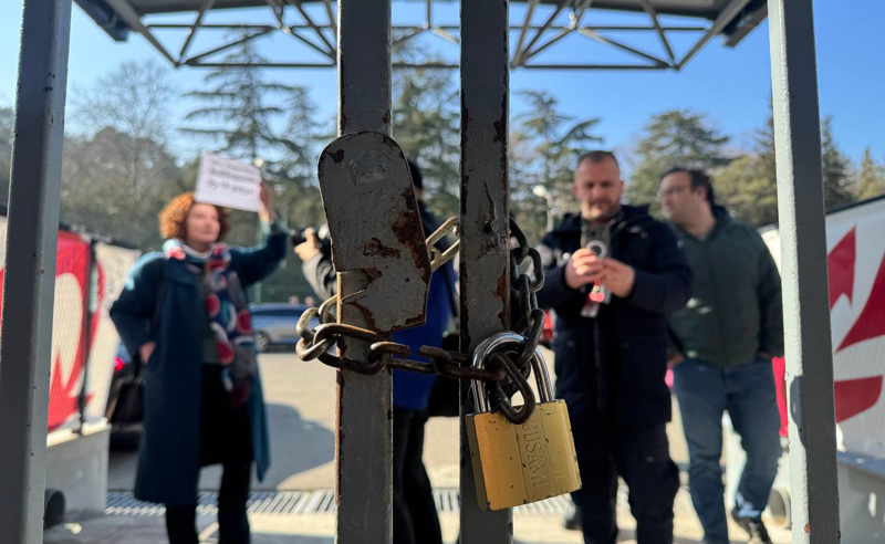 აქცია მიხეილ მესხის სტადიონთან - კობახიძემ თავისუფალი მედიისთვის კარი ჩარაზა (ფოტო/ვიდეო)