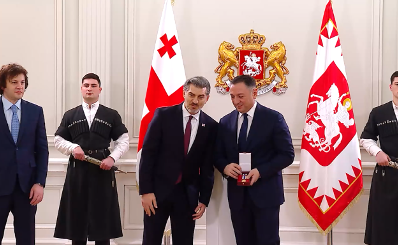 სანქცირებული რეჟიმის ახალი სკანდალი - ორბელიანების სასახლის ატრიბუტიკიდან ევროკავშირის დროშები გაქრა
